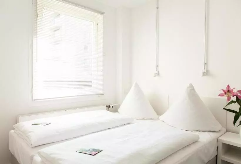 هتل Bnb Near Brandenburg Gate Rooms & Apartments