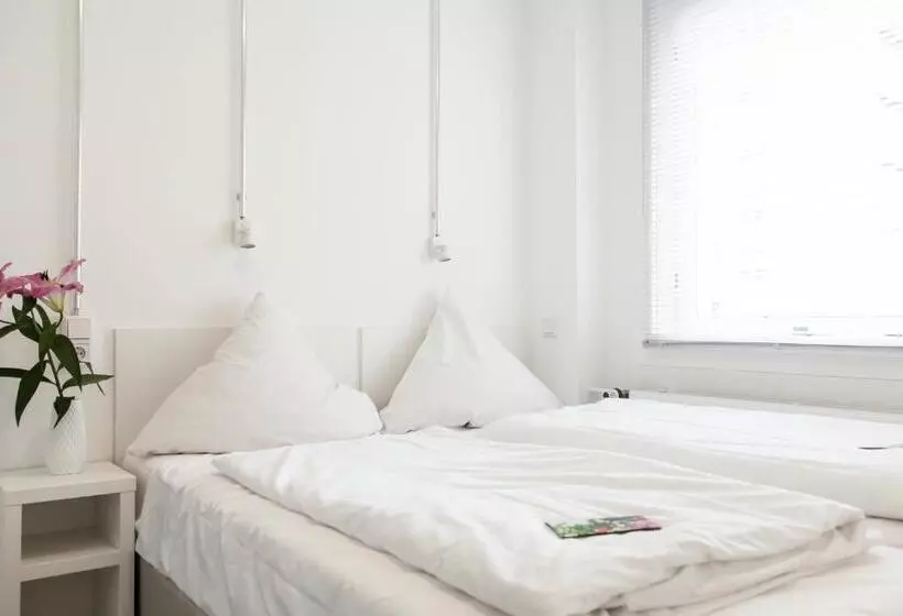 هتل Bnb Near Brandenburg Gate Rooms & Apartments