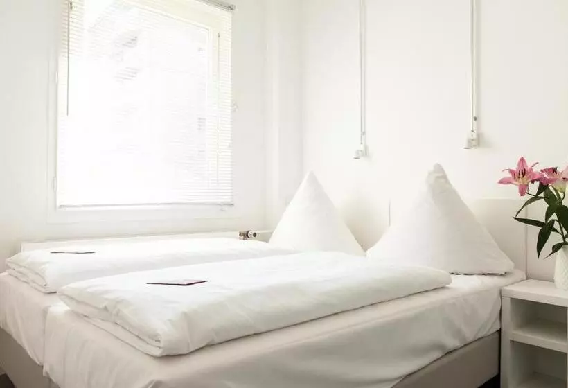 هتل Bnb Near Brandenburg Gate Rooms & Apartments