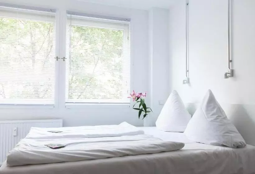 هتل Bnb Near Brandenburg Gate Rooms & Apartments