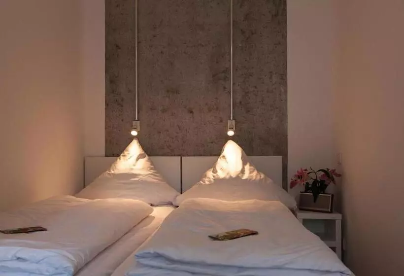 هتل Bnb Near Brandenburg Gate Rooms & Apartments