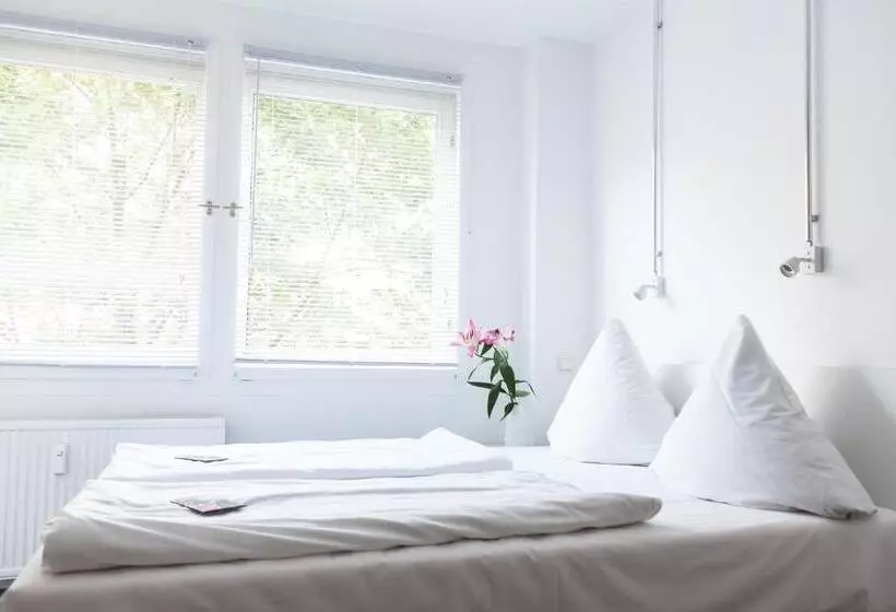 هتل Bnb Near Brandenburg Gate Rooms & Apartments