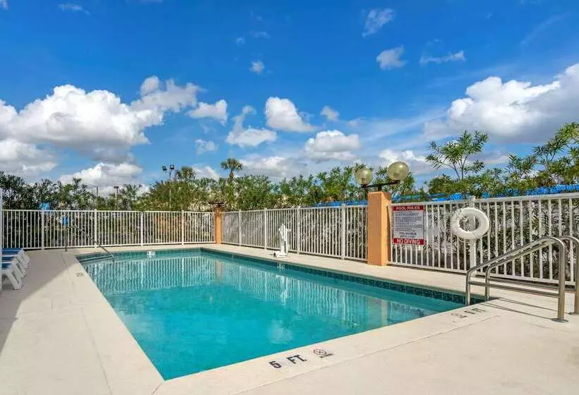 هتل Comfort Inn Kissimmee-Lake Buena Vista South