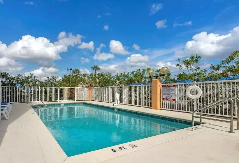 هتل Comfort Inn Kissimmee-Lake Buena Vista South