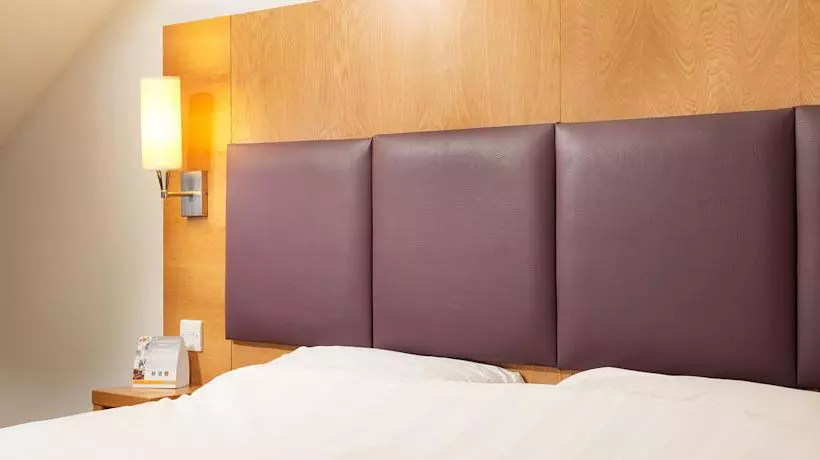 בית מלון כפרי V Lodge Manchester