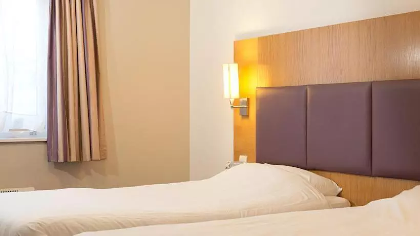 בית מלון כפרי V Lodge Manchester