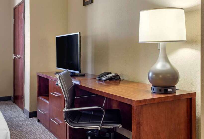 בית מלון כפרי Comfort Suites Batesville