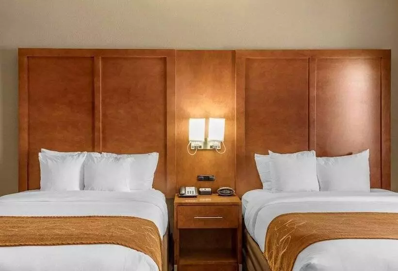 בית מלון כפרי Comfort Suites Batesville