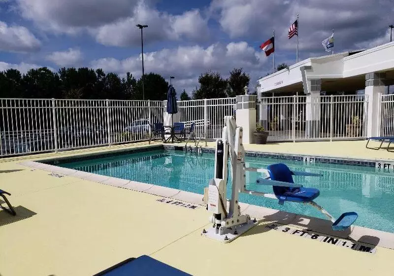 Отель Days Inn & Suites By Wyndham Union City