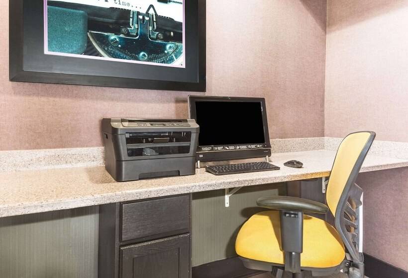 호텔 Days Inn & Suites By Wyndham Union City