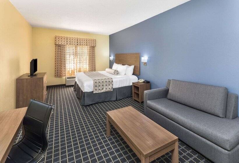 Отель Days Inn & Suites By Wyndham Union City