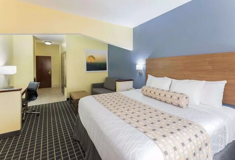 Отель Days Inn & Suites By Wyndham Union City