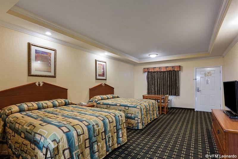 ホテル Econo Lodge Inn & Suites