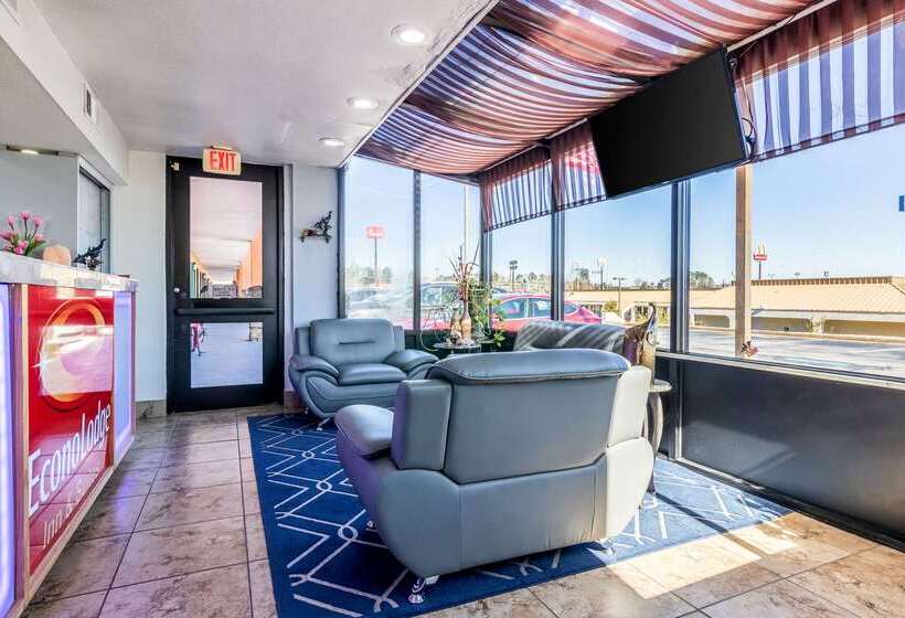 Отель Econo Lodge Inn & Suites