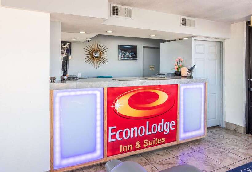 Отель Econo Lodge Inn & Suites