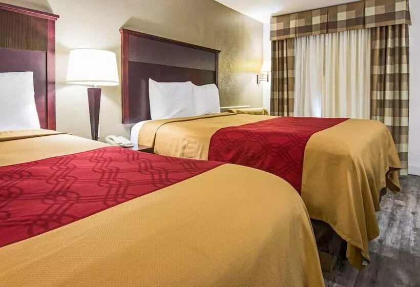 Отель Econo Lodge Inn & Suites