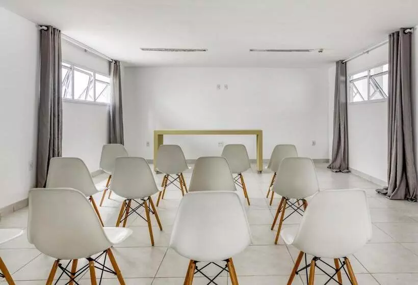 בית מלון כפרי Cha Pampulha Design