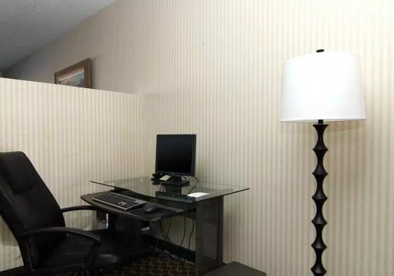 فندق Quality Inn & Suites Grants   I 40