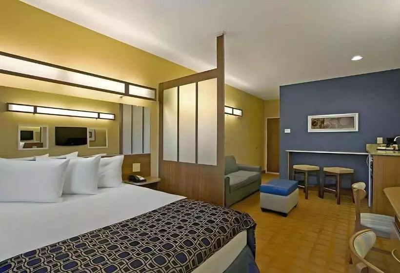 Hotelli Quality Inn & Suites