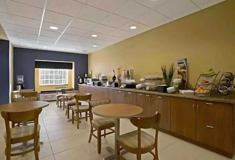 Hotelli Quality Inn & Suites