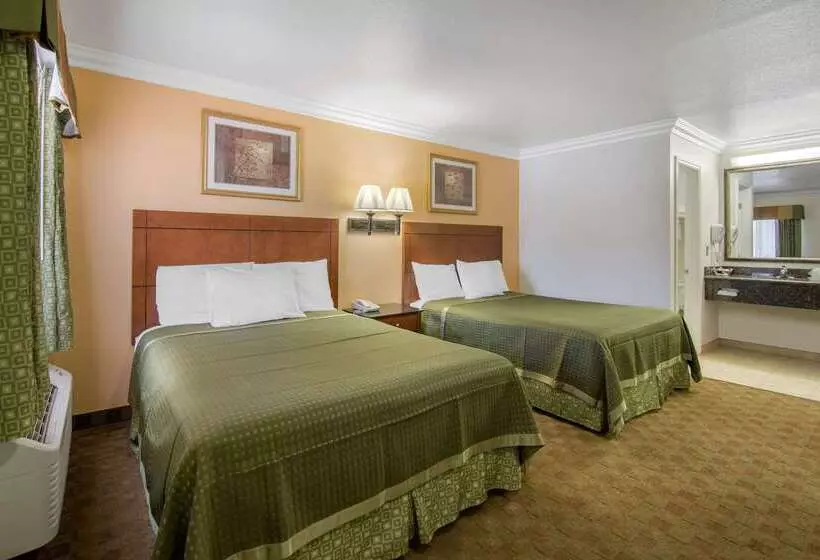호텔 Rodeway Inn Adelanto Us 395