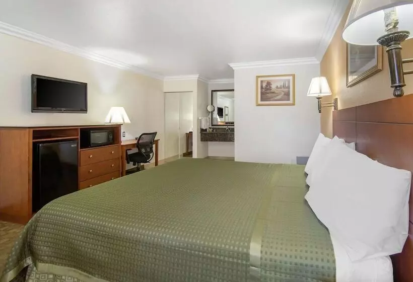 호텔 Rodeway Inn Adelanto Us 395