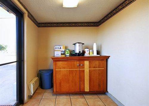 Мотель Rodeway Inn Indianola