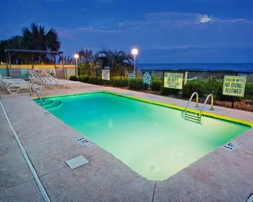 هتل Beach Club At Montego Inn