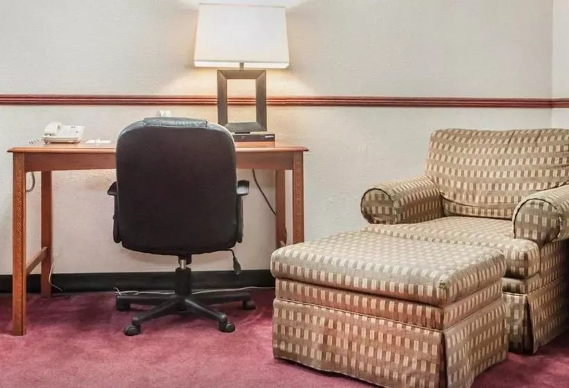 בית מלון כפרי The Clarion Inn Elk City