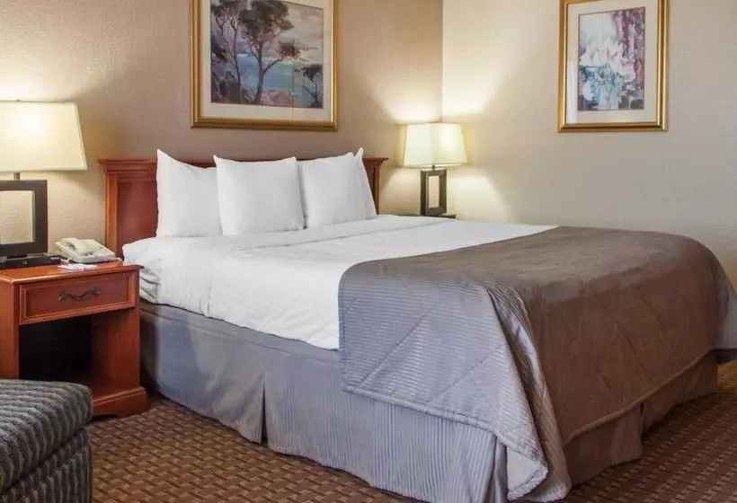 בית מלון כפרי The Clarion Inn Elk City