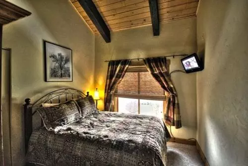 בית מלון כפרי The Rockies Condominiums