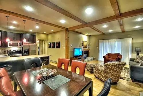 בית מלון כפרי The Rockies Condominiums