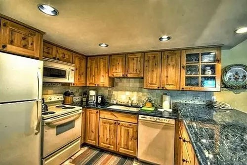 בית מלון כפרי The Rockies Condominiums