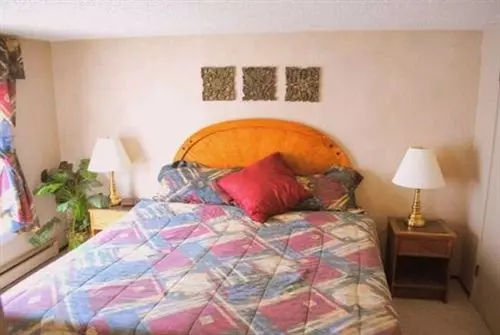 בית מלון כפרי The Rockies Condominiums