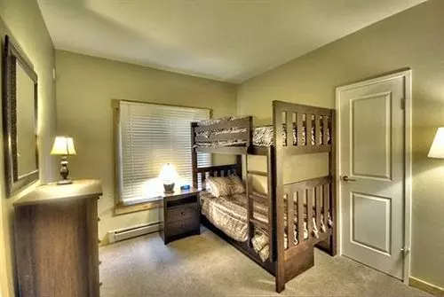 בית מלון כפרי The Rockies Condominiums