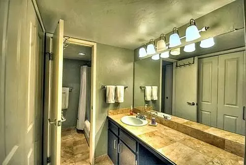 בית מלון כפרי The Rockies Condominiums