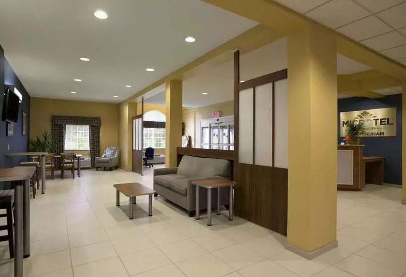 Hotelli Quality Inn & Suites