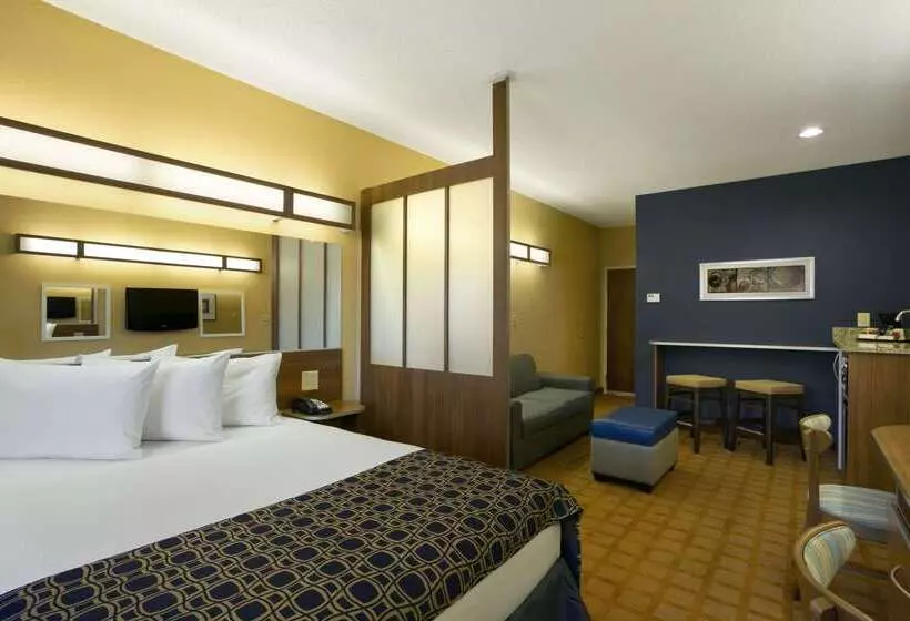 Hotelli Quality Inn & Suites