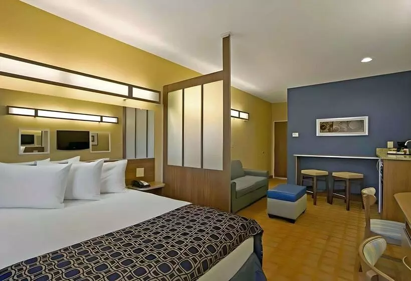 Hotelli Quality Inn & Suites