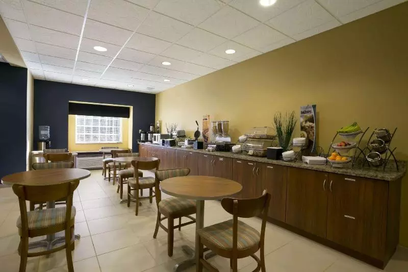 Hotelli Quality Inn & Suites