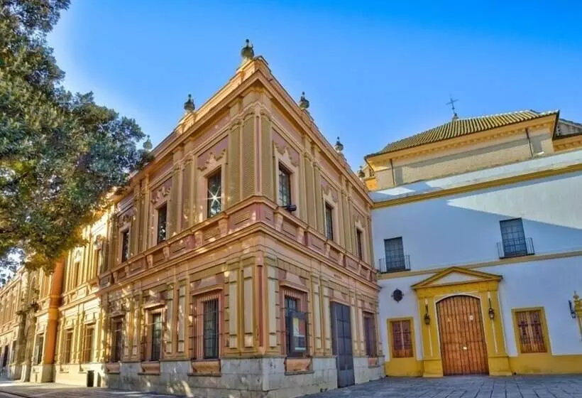 Reservaloen Casa Del Museo / Topibe Sl