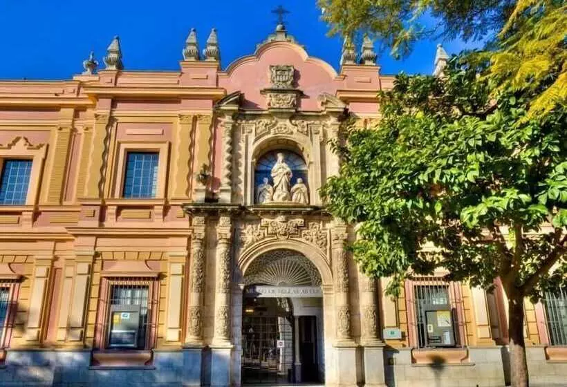 Reservaloen Casa Del Museo / Topibe Sl