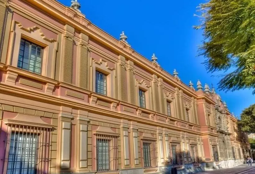 Reservaloen Casa Del Museo / Topibe Sl