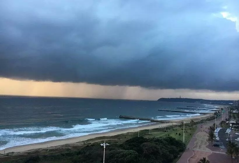 בית מלון כפרי Belaire Suites