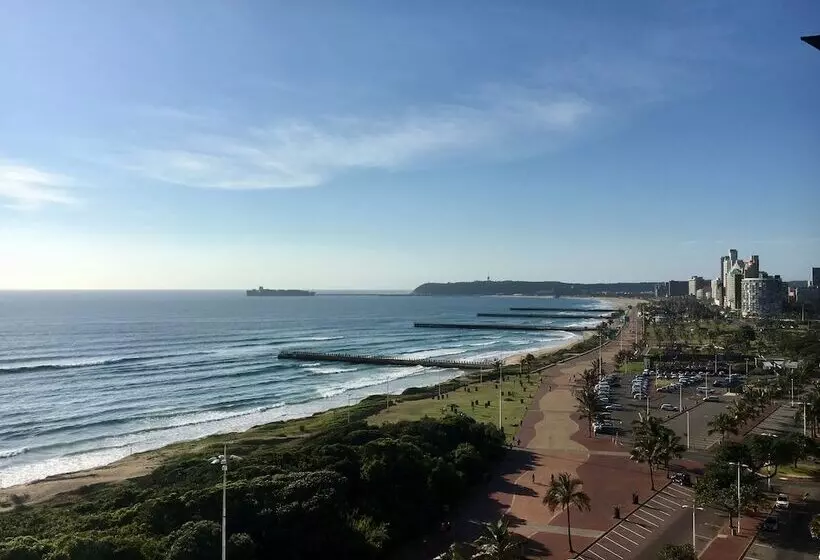 בית מלון כפרי Belaire Suites