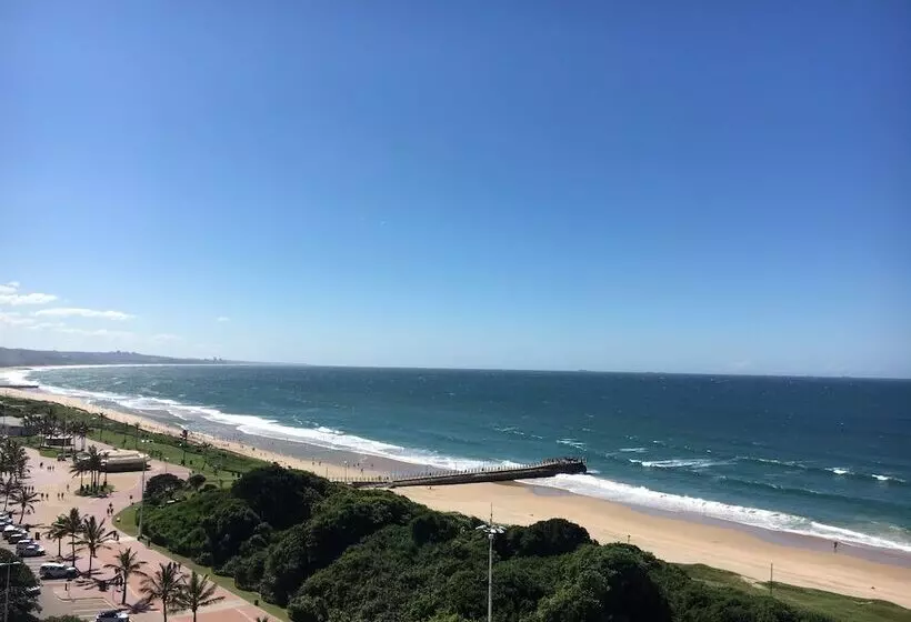 בית מלון כפרי Belaire Suites