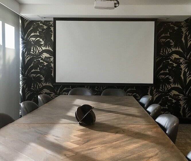 בית מלון כפרי Belaire Suites