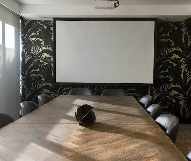 בית מלון כפרי Belaire Suites