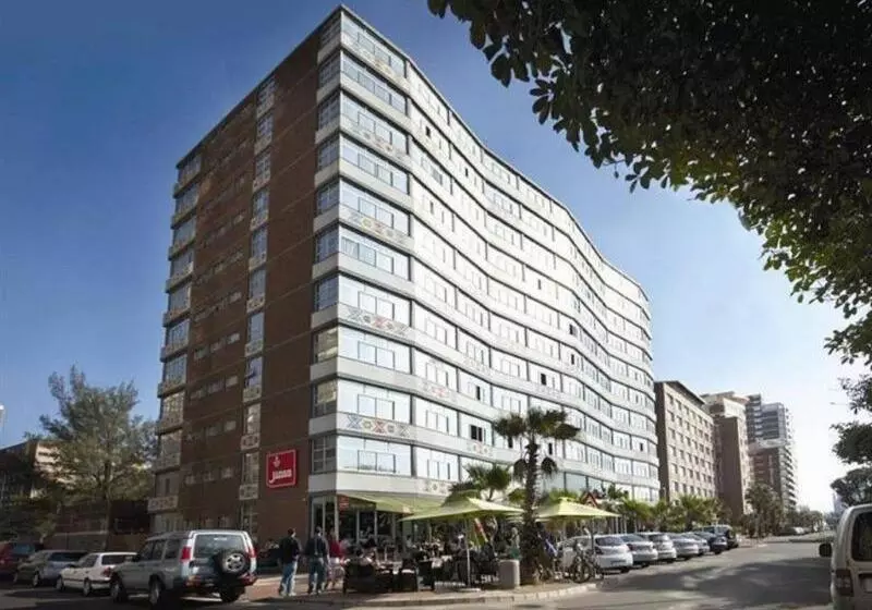 בית מלון כפרי Belaire Suites