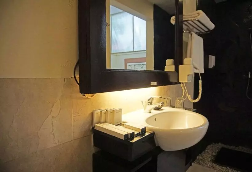 ホテル Best Western Kuta Villa